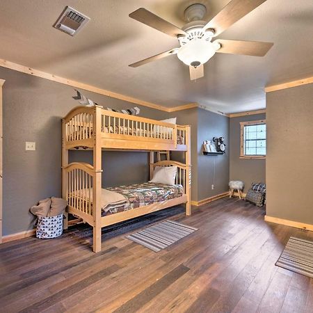 Broken Bow Retreat On 2 Acres With Hot Tub And Deck! 빌라 외부 사진