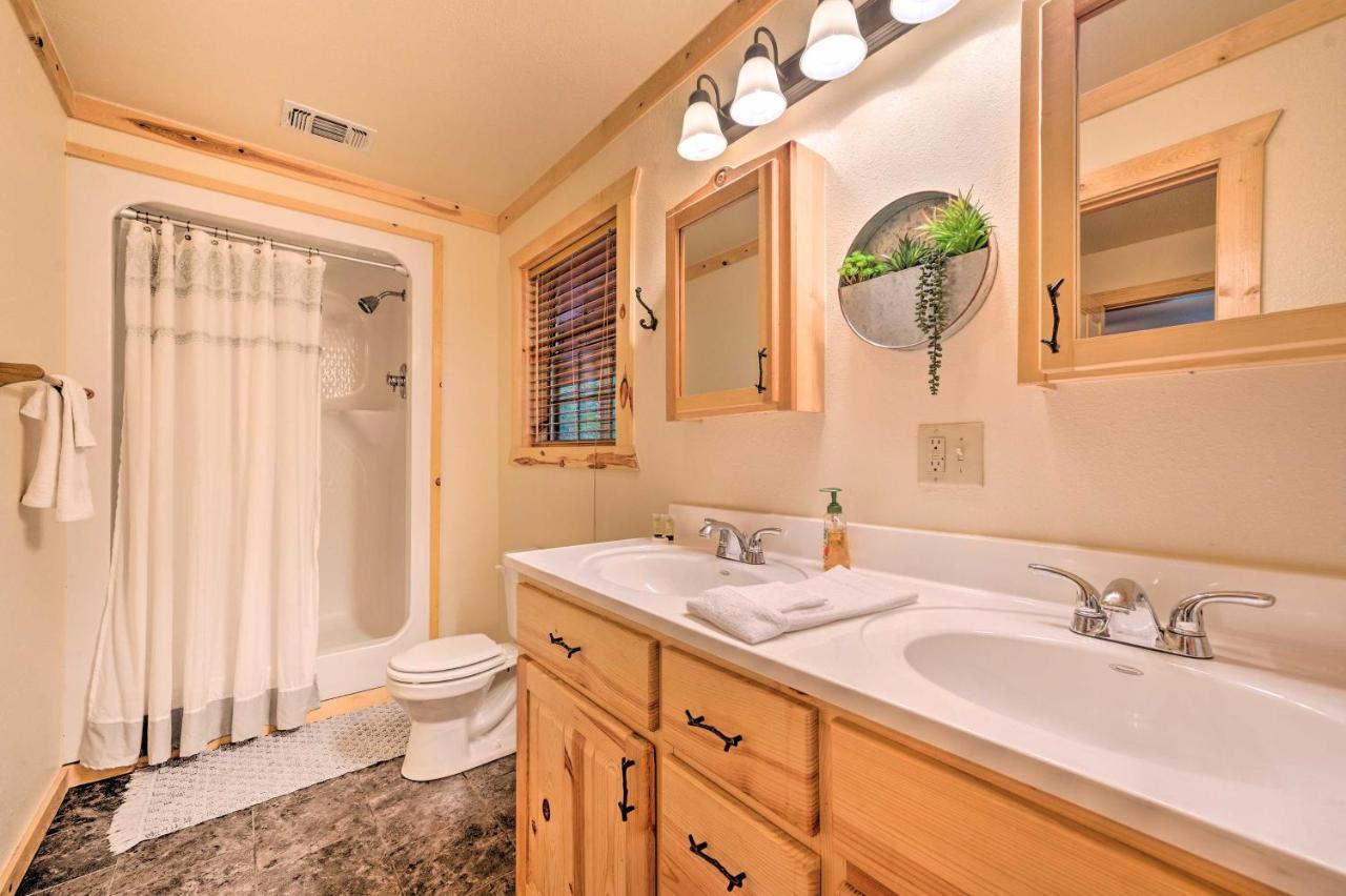 Broken Bow Retreat On 2 Acres With Hot Tub And Deck! 빌라 외부 사진