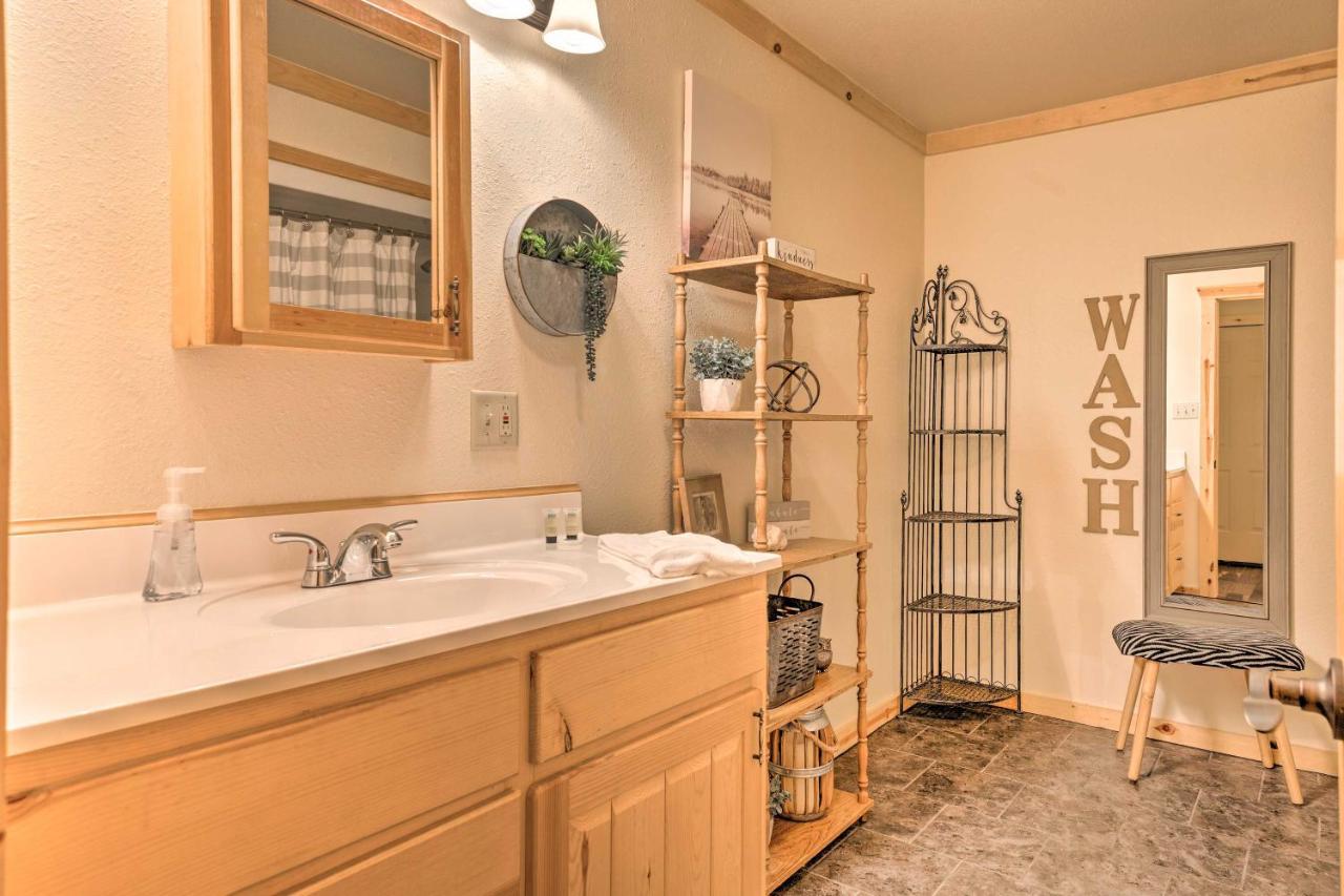 Broken Bow Retreat On 2 Acres With Hot Tub And Deck! 빌라 외부 사진