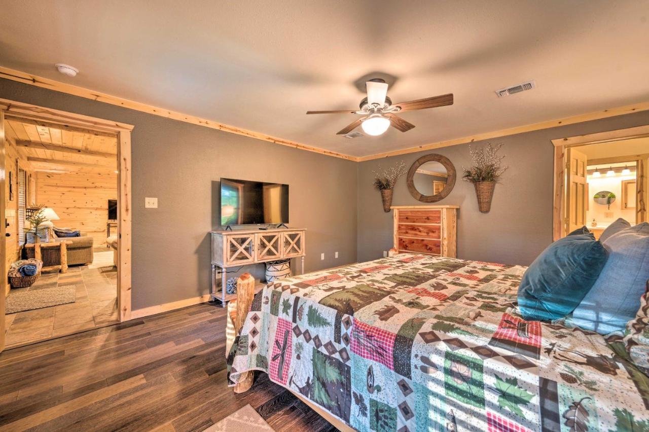 Broken Bow Retreat On 2 Acres With Hot Tub And Deck! 빌라 외부 사진